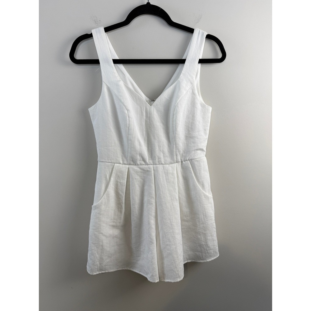 Blue Rain Women’s Small White Textured Sleeveless V‑Neck Romper V Neckline